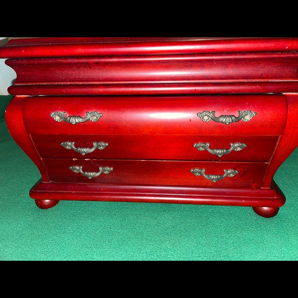 T-J-Max red/brown pull out jewelry box✨